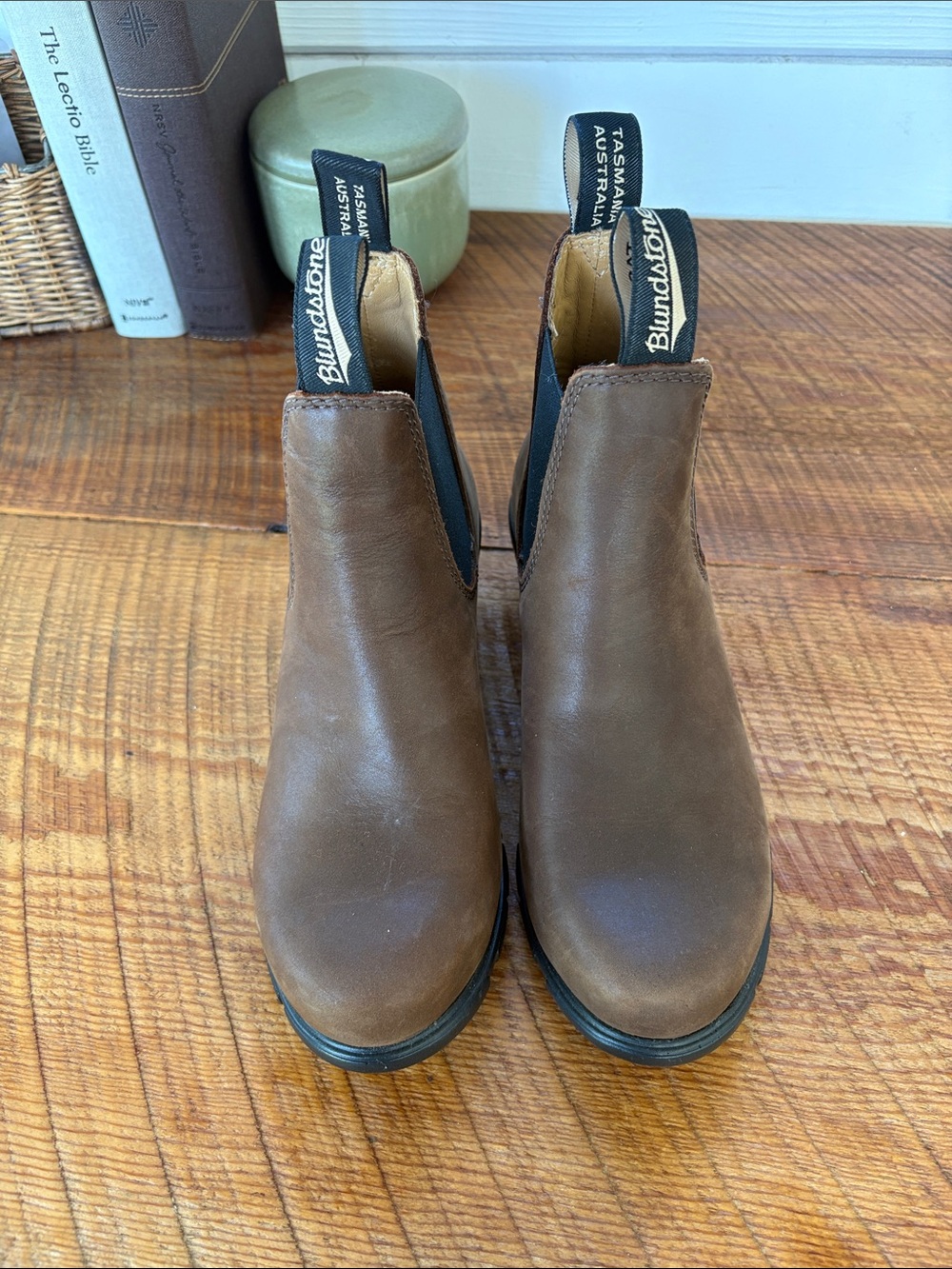 Blundstone Women Brown Leather Chelsea Boots - Slip-On Pull Tab